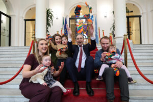 L-R Aine Farrelly with daughter Edie, Sarah Jane Lacey with son Noah, An Tanaiste Simon Harris, PJ Browne with daughter Clodagh